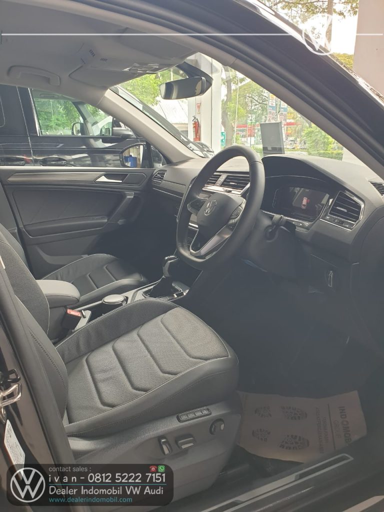Interior VW Tiguan Allspace Indonesia 2025 Black 6