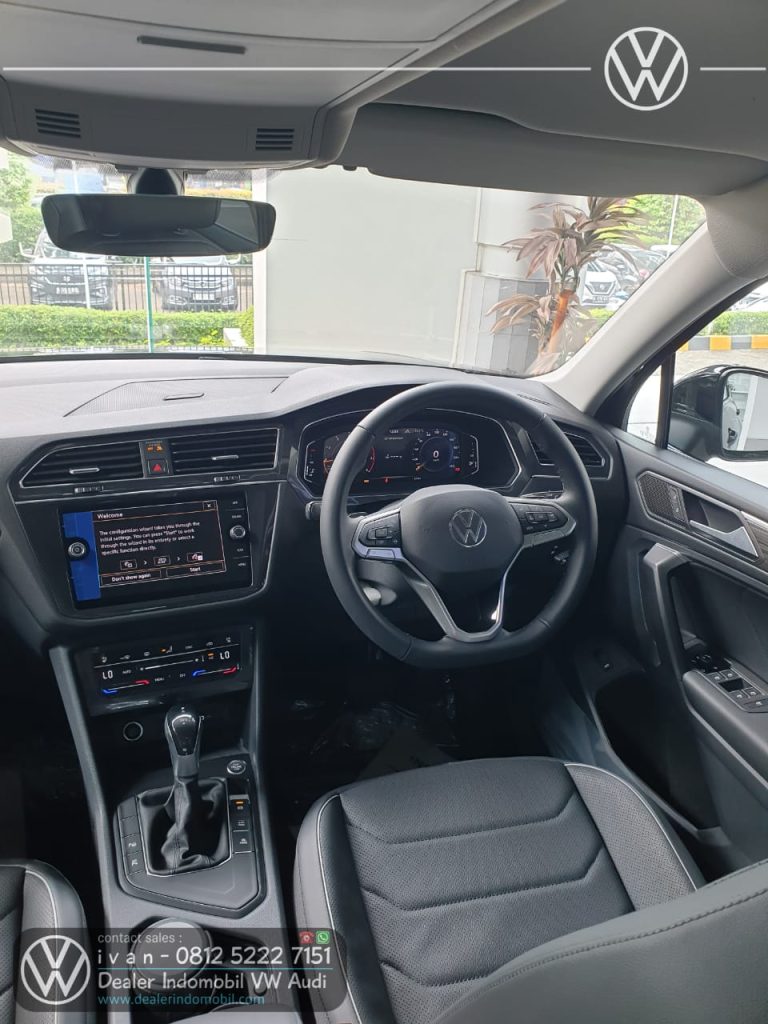 Interior VW Tiguan Allspace Indonesia 2025 Black 6b