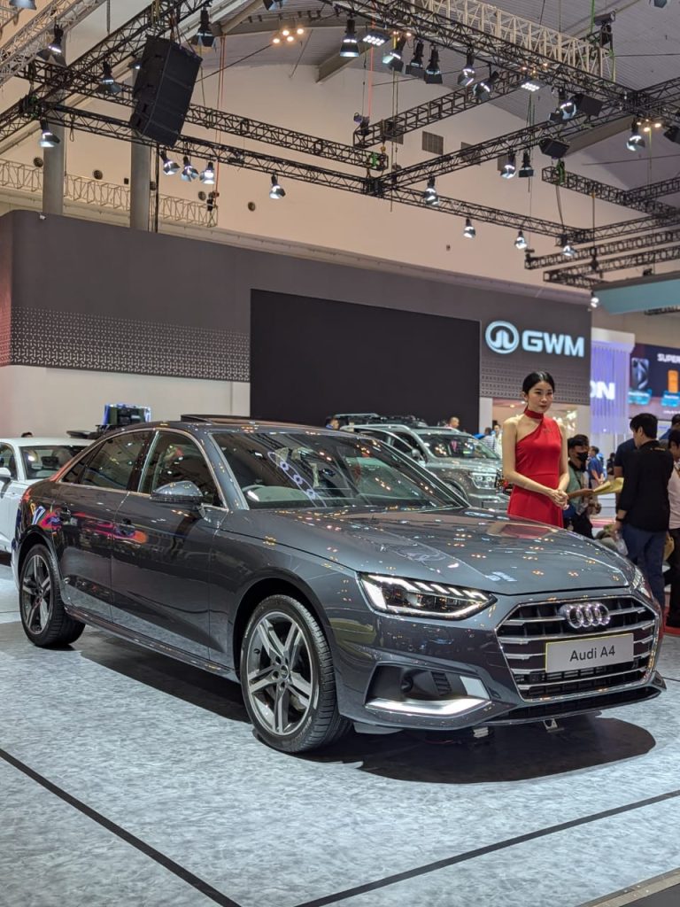 Audi A4 Sedan 2025-6 Indonesia Grey 1