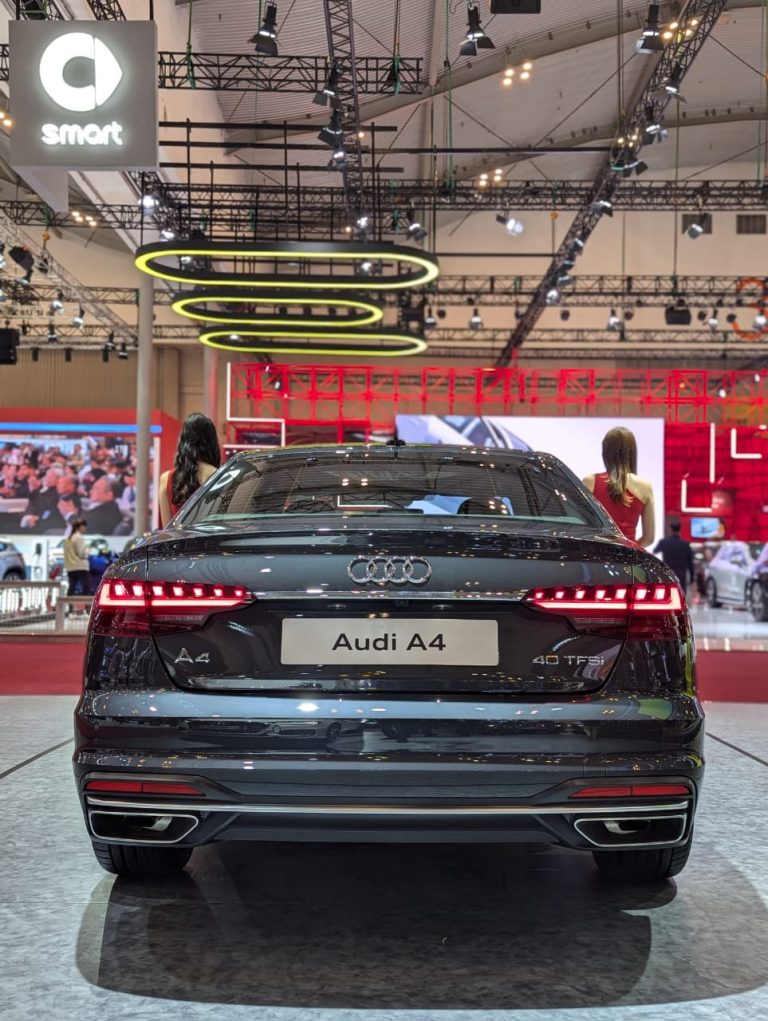 Audi A4 Sedan 2025-6 Indonesia Grey 4